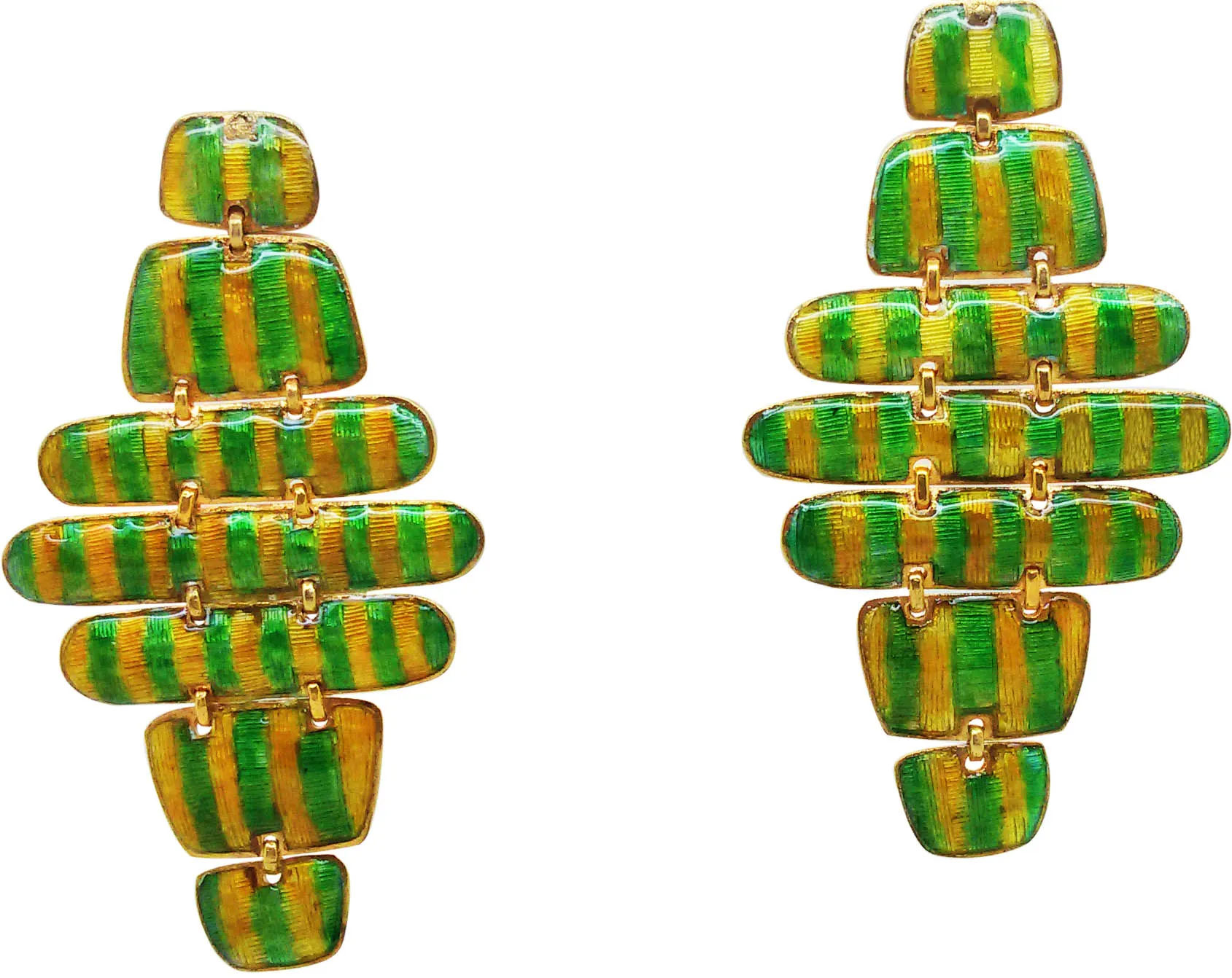 Woven lattice earrings, tapered front view