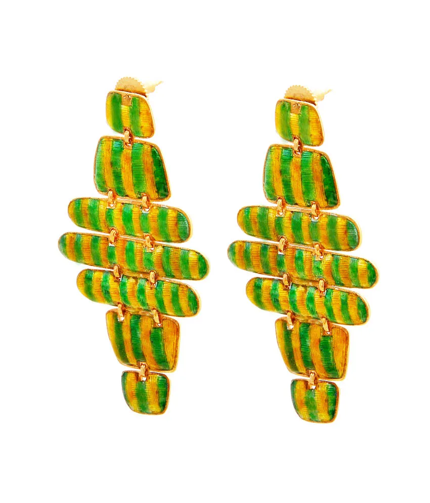 Woven lattice earrings seen from the side