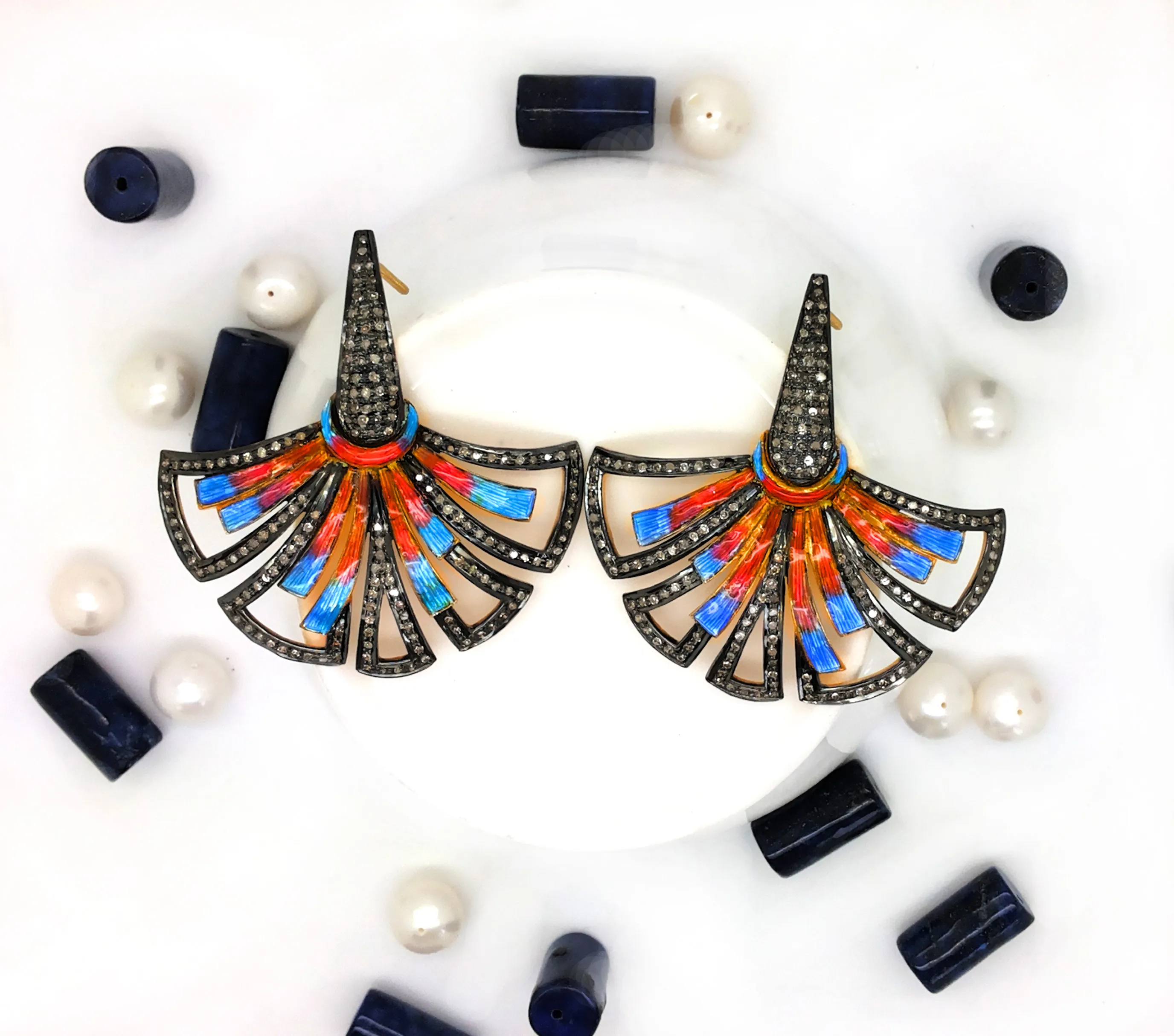Deco fan earrings from the front, the pleats fully open