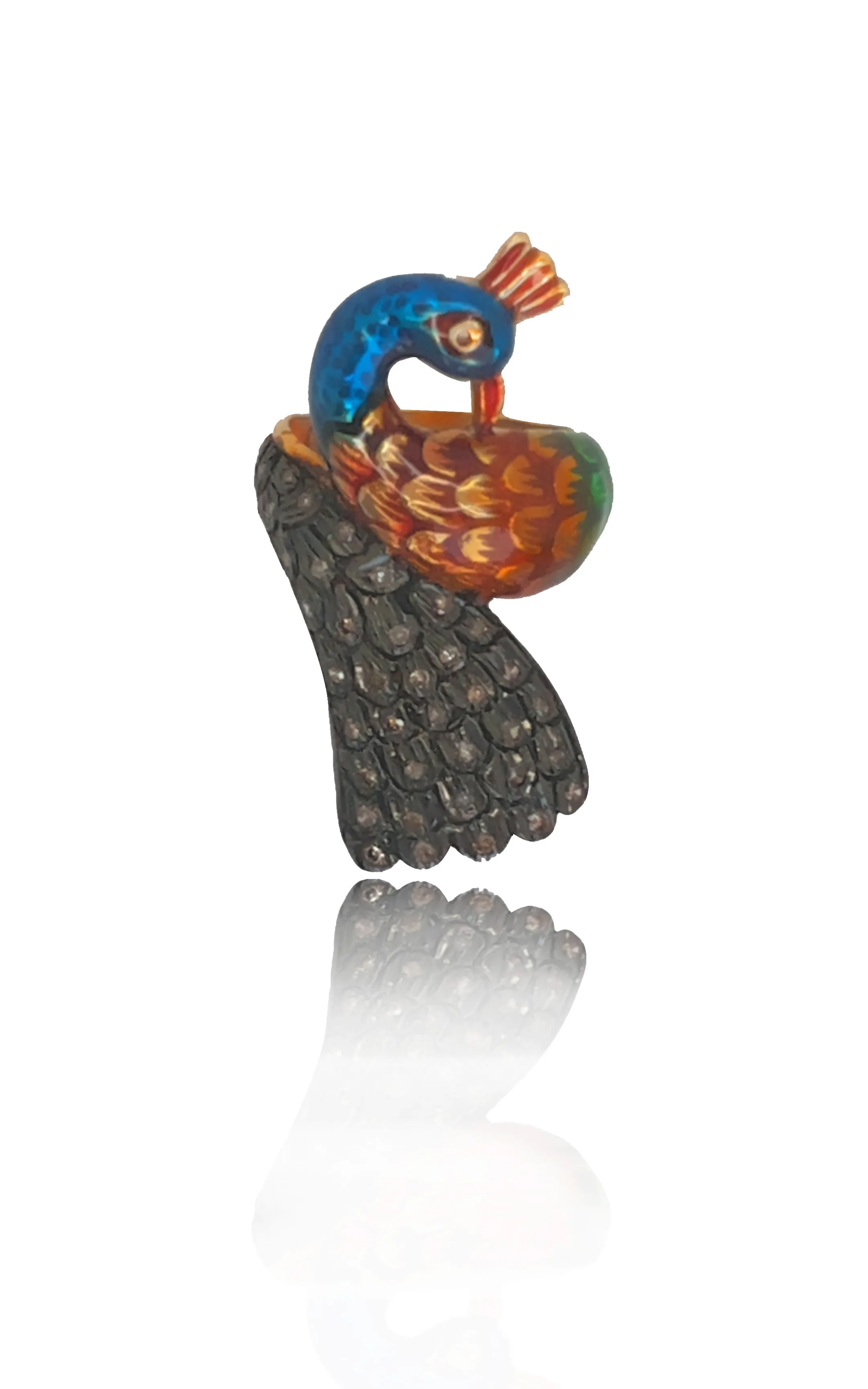 Peacock head ring seen from the front, bird upright